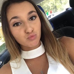 Meet your Posher, Mia